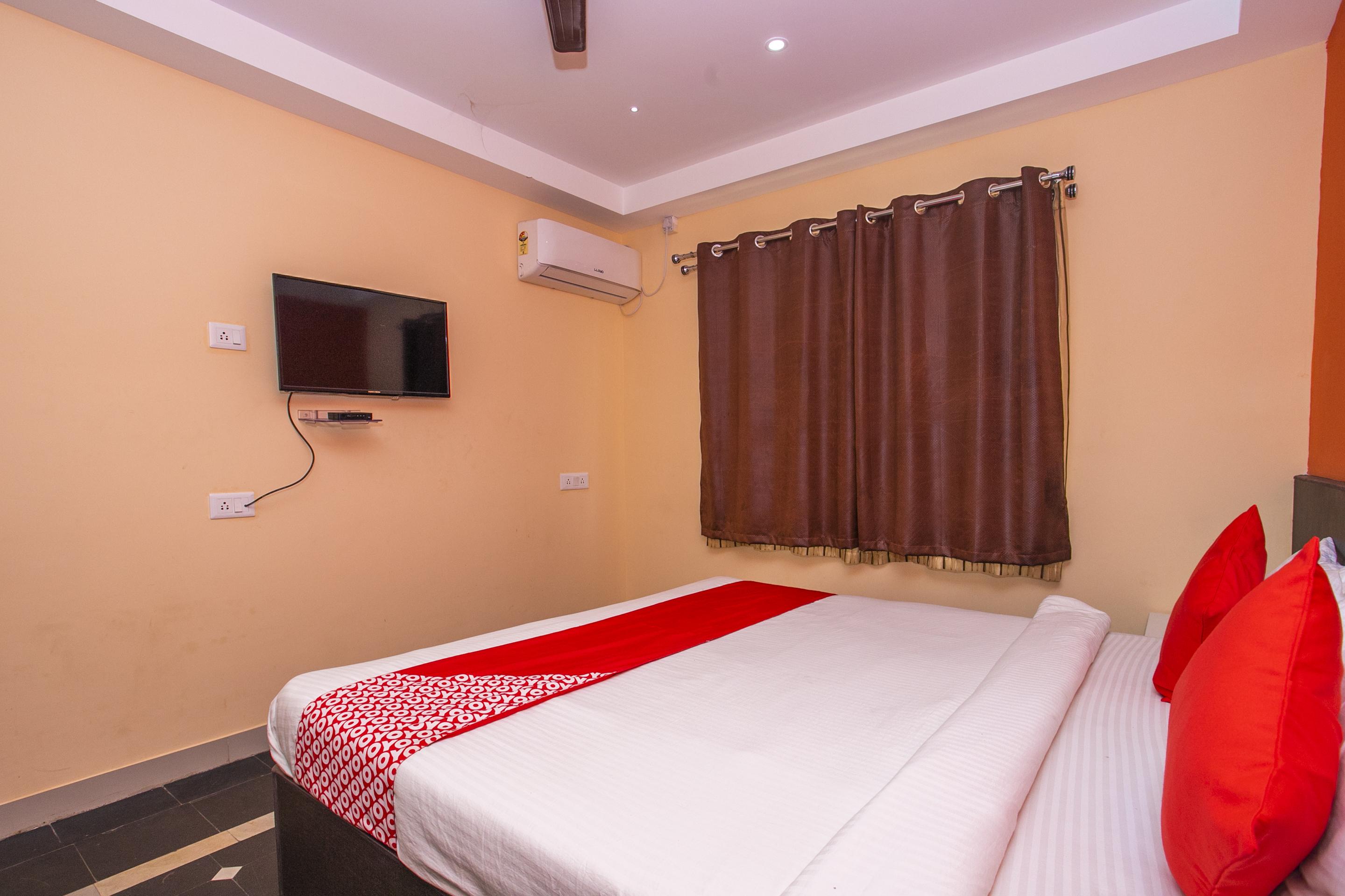 Oyo 22837 Chairmen'S Hotel Бангалор Экстерьер фото